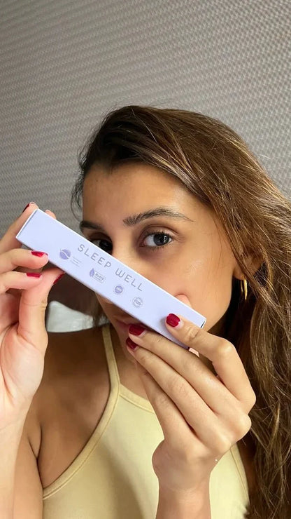 Person holding a Luscentra vitamin C shower-capsule package.